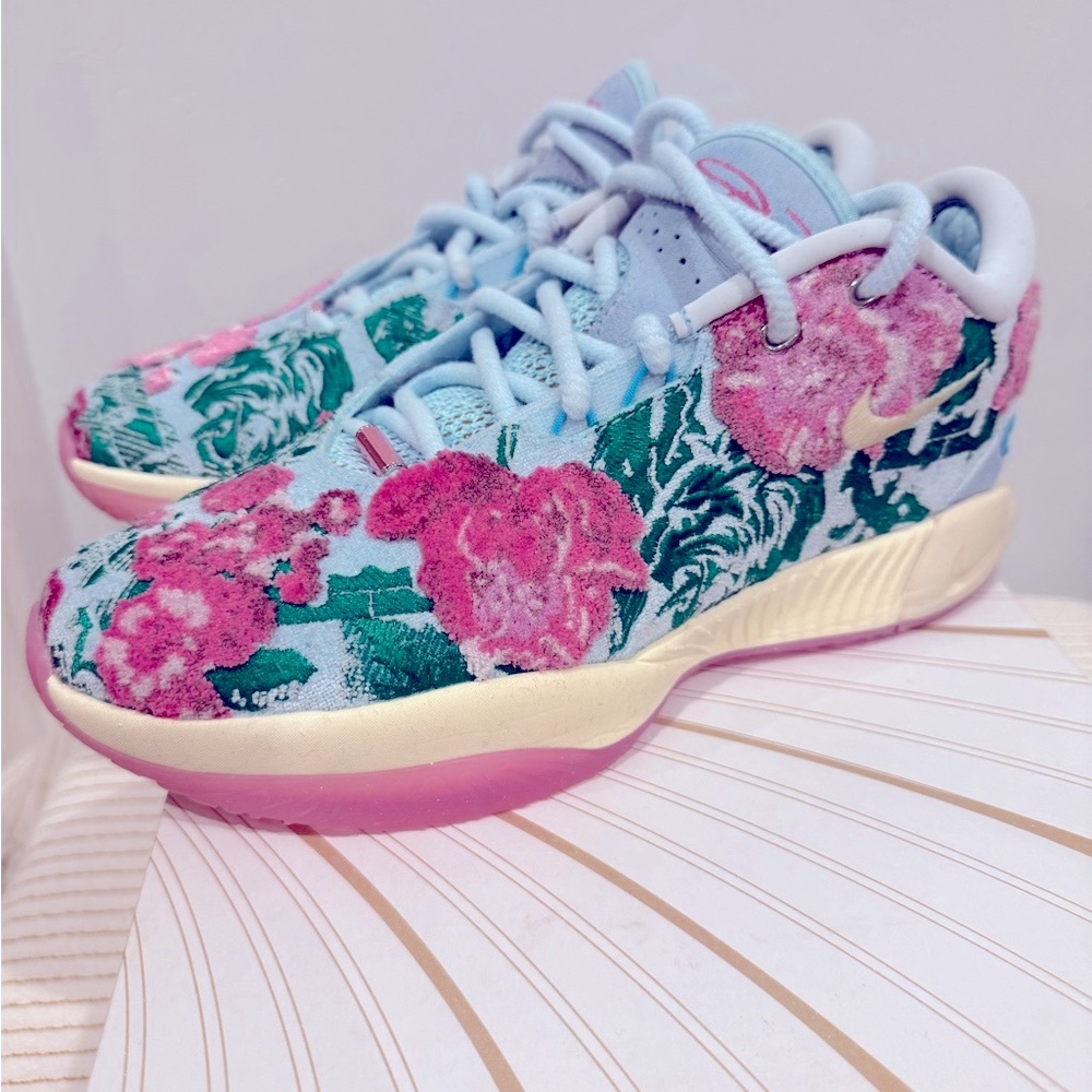 LeBron XXI PRM Floral Sneakers - Picture 3 of 5